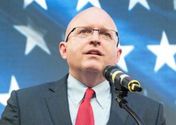 A do ta zvogëlojë Trump mbështetjen për KFOR-in? Përgjigjet ambasadori Reeker