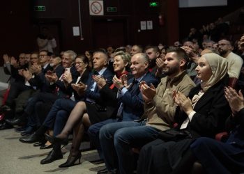 Shqiptarët e Luginës së Preshevës festojnë 28 Nëntorin bashkë me ambasadorin Canaj