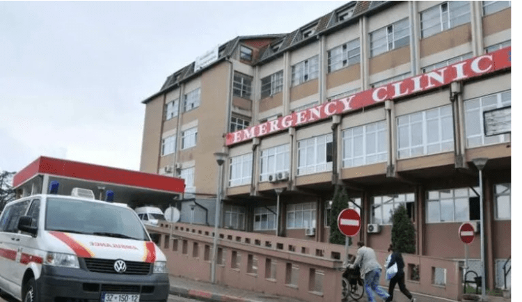 Gjendet i vdekur një person në parkingun e QKUK-së