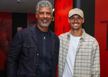 Rijkaard ‘ngre në qiell’ lojtarin e Milanit: Mund të bëhet nga më të mirët në botë