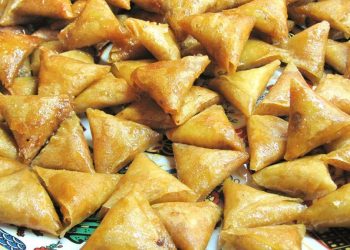 Samsa e ëmbël dhe e shkrifët, sikur bakllava