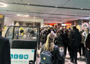 Rihapet aeroporti në Londër/ Nuk jepen detaje pas alarmit për bombë