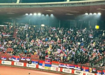 Autoritetet zvicerane dëshpërojnë huliganët serbë – ua marrin flamujt provokativ
