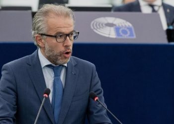 Eurodeputeti holandez: Ka ardhur koha që Serbia të përcaktohet