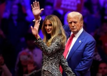 ‘Prit të pyes gruan’, Trump i përgjigjet propozimit për martesë nga mbështetësja