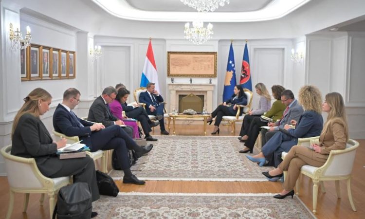 Osmani pas takimit me Bettel: Kosova ka ndërmarrë hapa të rëndësishëm për të përmbushur kriteret e BE-së