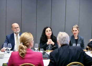 Osmani drekoi me ambasadorët, diskuton për përshpejtimin e integrimit të Kosovës në BE
