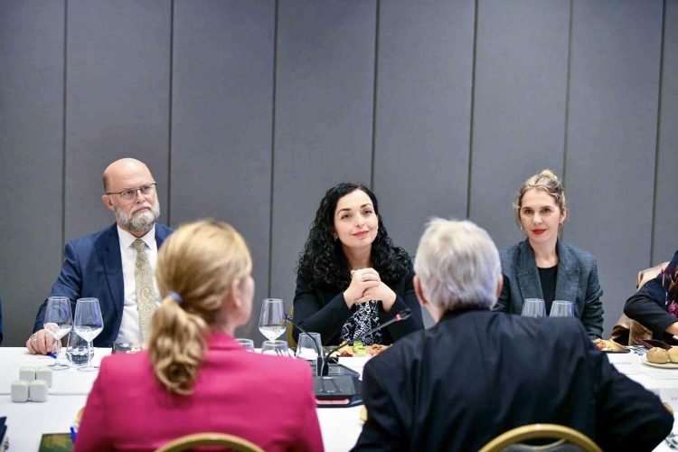 Osmani drekoi me ambasadorët, diskuton për përshpejtimin e integrimit të Kosovës në BE