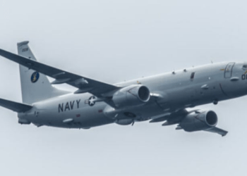 Avioni ushtarak amerikan fluturon përmes ngushticës së Tajvanit