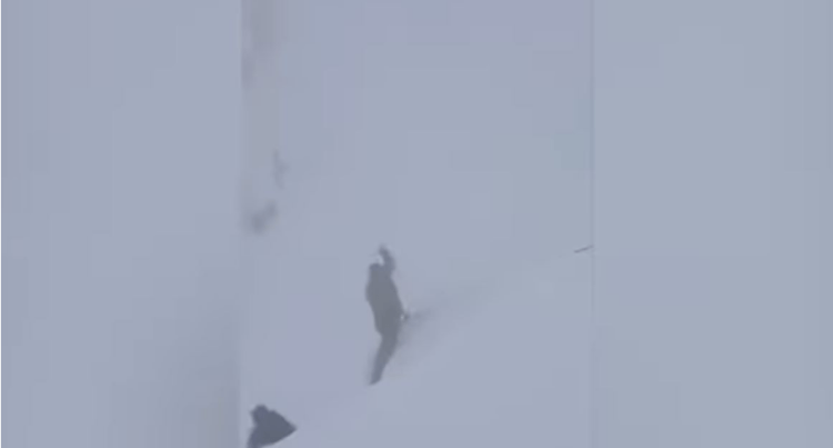 U bllokuan mes borës në malin e Korabit, Forcat e Armatosura shpëtojnë banorët (Video)