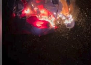 Video provokuese nga veriu i Kosovës: Disa serbë djegin flamujt e Kosovës dhe të Shqipërisë në ditën e Flamurit