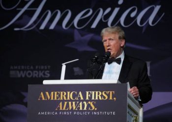 Trump: Lufta mes Rusisë dhe Ukrainës duhet të ndalet