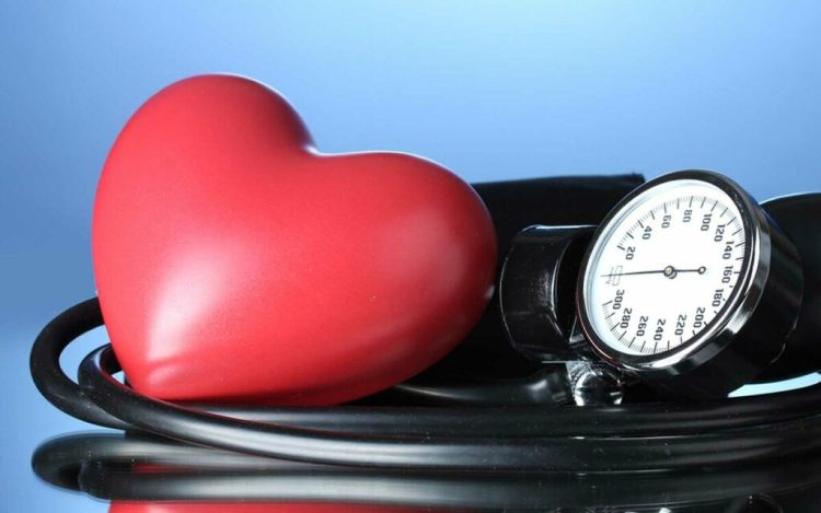 Si ta parandaloni dhe trajtoni tensionin e lartë të gjakut?