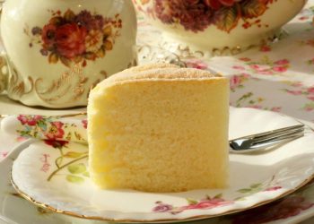 Kek i butë me tre përbërë, aromë e plot shije