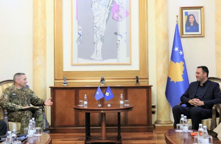 Konjufca priti në takim komandantin e ri të KFOR-it, e uron për detyrën e re