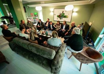 Kurti viziton familjen e Rexhep Selimit: Ne do të vazhdojmë ta kundërshtojmë gjykatën e padrejtë