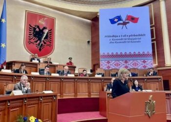 Kusari-Lila uron shqiptarët: Le ta lartësojmë dhe nderojmë gjithmonë emrin shqiptar