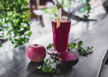 6 arsye për të pirë lëng panxhari, molle dhe karota çdo ditë