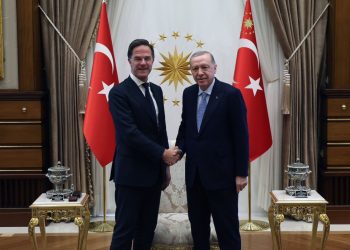 Presidenti Erdogan takon shefin e NATO-s, diskutojnë për mënyrat e mundshme për t’i dhënë fund luftës Ukrainë-Rusi