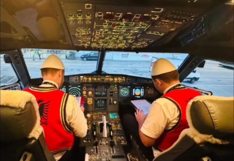 Kësaj i thonë ‘të pilotosh shqip’, Edi Rama publikon pamje të pilotëve në veshje kombëtare