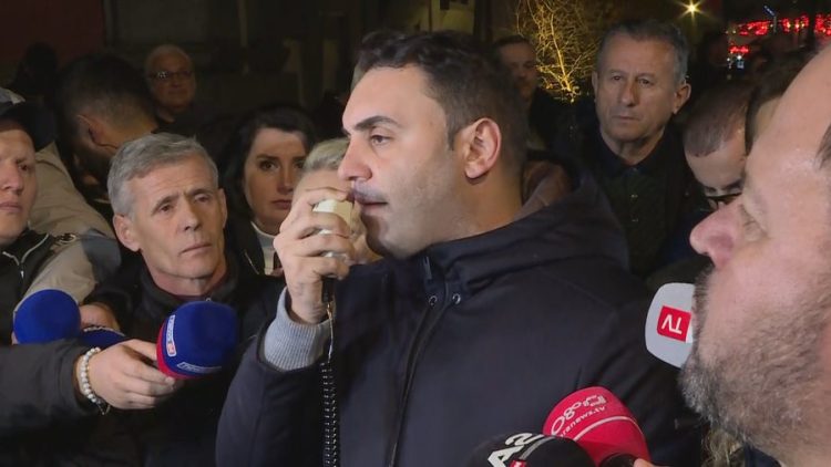 3 orë mosbindje civile, mbyllet protesta e opozitës në Shqipëri