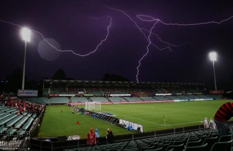 Ngjarje e rëndë, rrufeja i merr jetë futbollistit teksa po luante