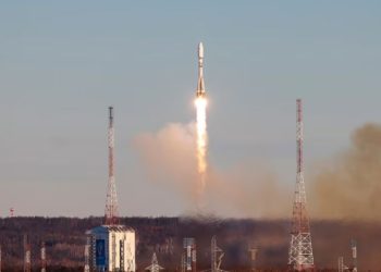 Rusia dërgon në orbitë 55 satelitë