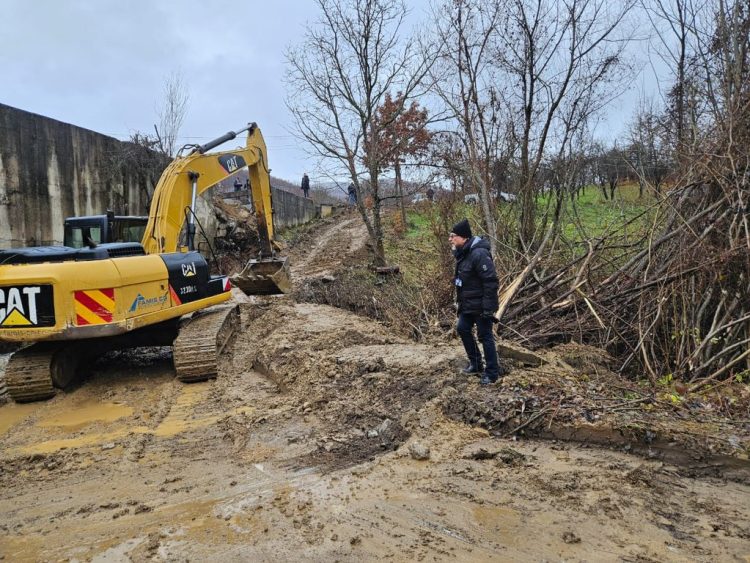 Shefi i EULEX-it shkon në Zubin Potok, e quan të papranueshëm sulmin në Ibër Lepenc