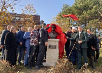 Inaugurohet busti i heroit kombëtar Hasan Prishtina në Tropojë