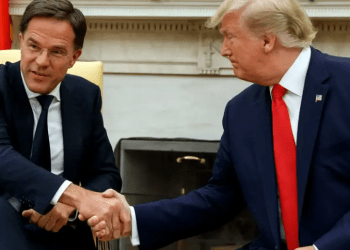 Shefi i NATO-s takohet me Trump në Florida, zbardhen diskutimet