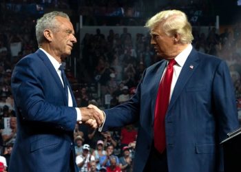 Trumpi ia lë shëndetësinë në dorë vaksino-skeptikut, Robert F. Kennedy Jr