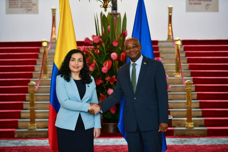 Takon kryediplomatin kolumbian, Osmani: Si Kosova ashtu edhe Kolumbia e njohin dhimbjen e dh*unës seksuale gjatë luftës