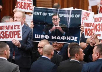 Drama arrin kulmin, Vuçiq planifikon të shpallë gjendjen e jashtëzakonshme