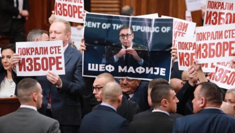 Drama arrin kulmin, Vuçiq planifikon të shpallë gjendjen e jashtëzakonshme