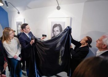 Në 24 vjetorin e vrasjes, Abdixhiku fton familjen e Xhemajl Mustafës në Selinë e LDK-së, shpalosin portretin dhe pllakën përkujtimore