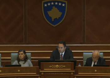 Konjufca e ndërpret seancën, thotë se pati provokime nga deputetët e Listës Serbe