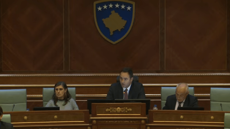 Konjufca e ndërpret seancën, thotë se pati provokime nga deputetët e Listës Serbe