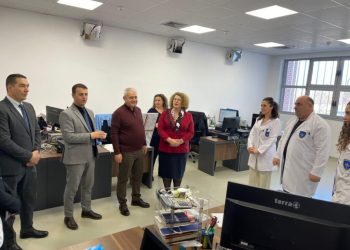 Ri-akreditohen shtatë laboratorë të Agjencisë së Kosovës për Forenzikë, Sveçla: AKF përcaktuese në zbulimin e rasteve