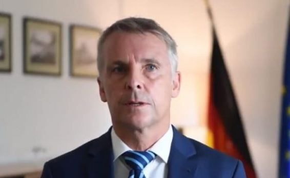 Rohde pajtohet me Kallasin se rruga e vetme për BE është normalizimi i raporteve Kosovë-Serbi
