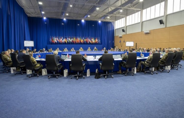 Komandanti i KFOR-it kërkon unitet për sigurinë në Kosovë dhe rajon