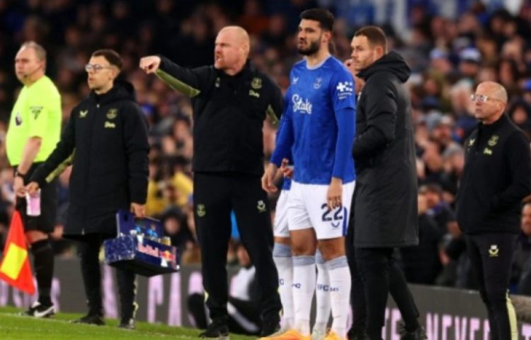 A do të luajë Broja kundër Arsenalit? Përgjigjet trajneri i Evertonit