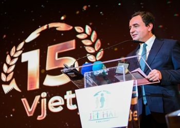 Kurti: Varfëria dhe vështirësitë ekonomike janë sfida në shumë komunitete