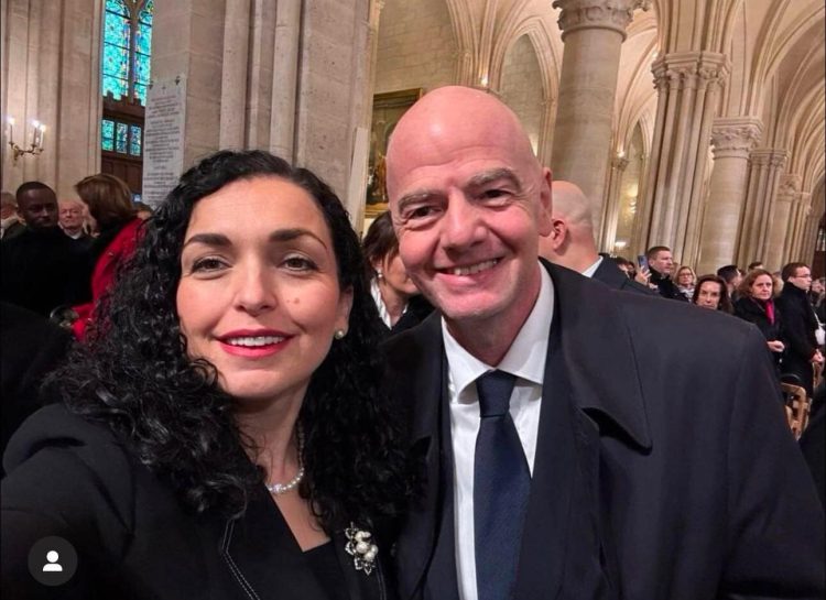 Infantino njofton për takimin që pati me presidenten Osmani në Paris