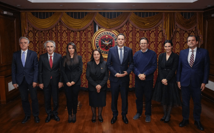 Abdixhiku te familja e ish-Presidentit Rugova: Festuam ditëlindjen e Atit Themeltar të Republikës së Kosovës
