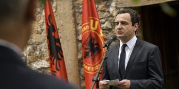 Kurti thotë se krerët e UÇK-së po mbahen padrejtësisht në Hagë: Mbrojtja e tyre do të duhej të ishte një
