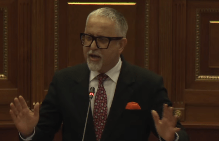 Ministri Vitia i reagon deputetit Haxhiu: Mos gënje, edhe nëse gënjen, gënje përtoke jo për qielli