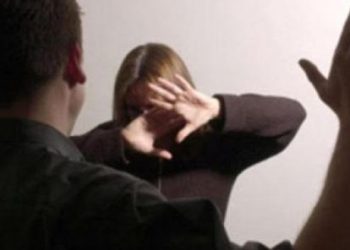 Dhunë në familje në kryeqytet, babai i rrah nënën, djali rrah babain