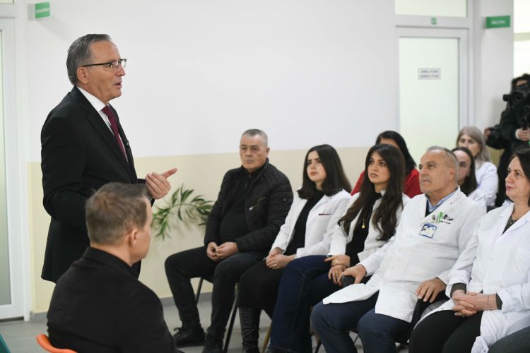 Hamza premton sigurime shëndetësore, digjitalizim dhe sistem kombëtar për emergjencat mjekësore