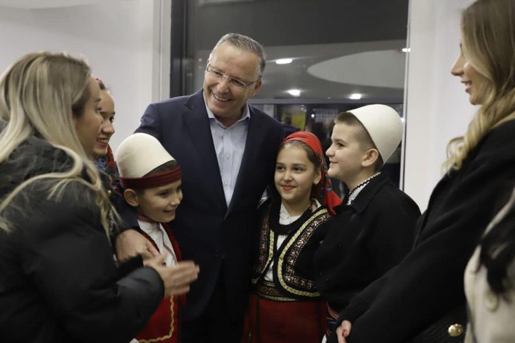 Hamza përuron objektin e rinovuar të Qendrës së Kulturës dhe Teatrit të Qytetit