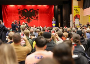 Kryeministri Kurti me bashkatdhetarët në Zvicër rithekson rëndësinë e regjistrimit për të votuar në zgjedhjet e 9 shkurtit